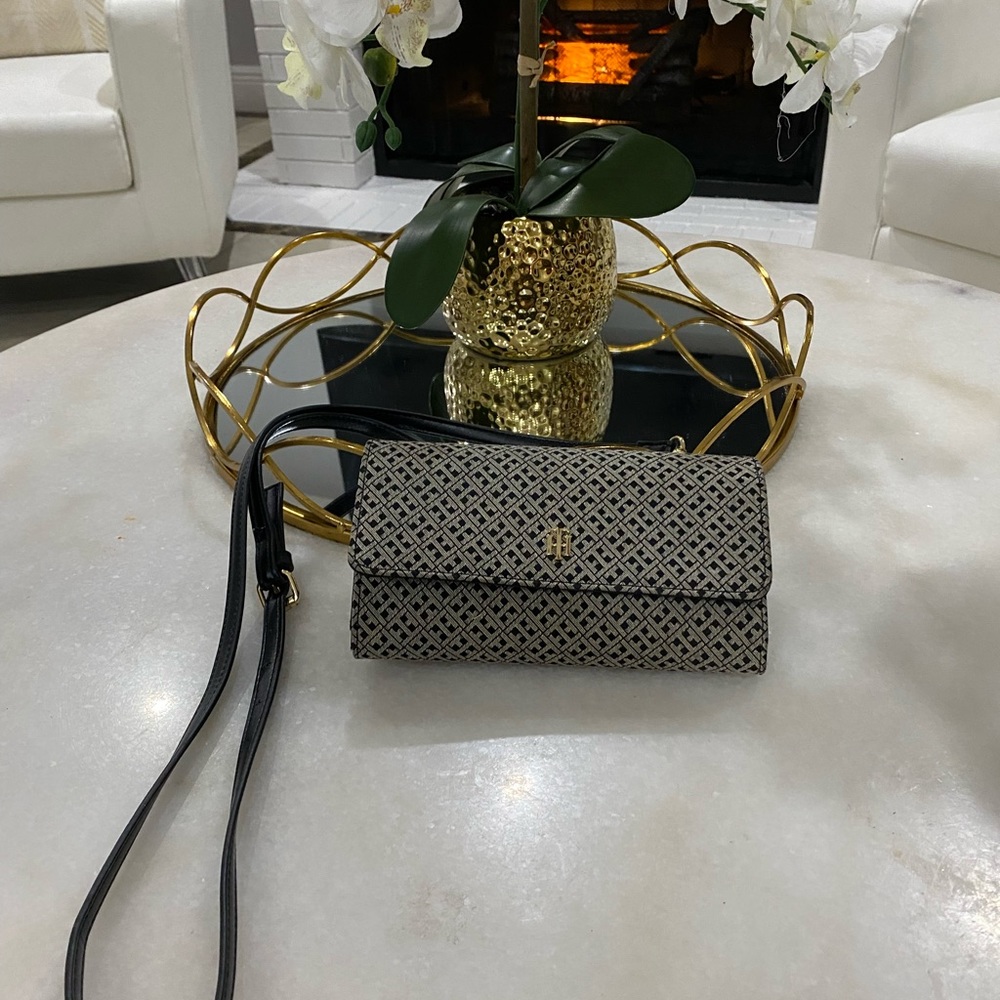 Tommy crossbody